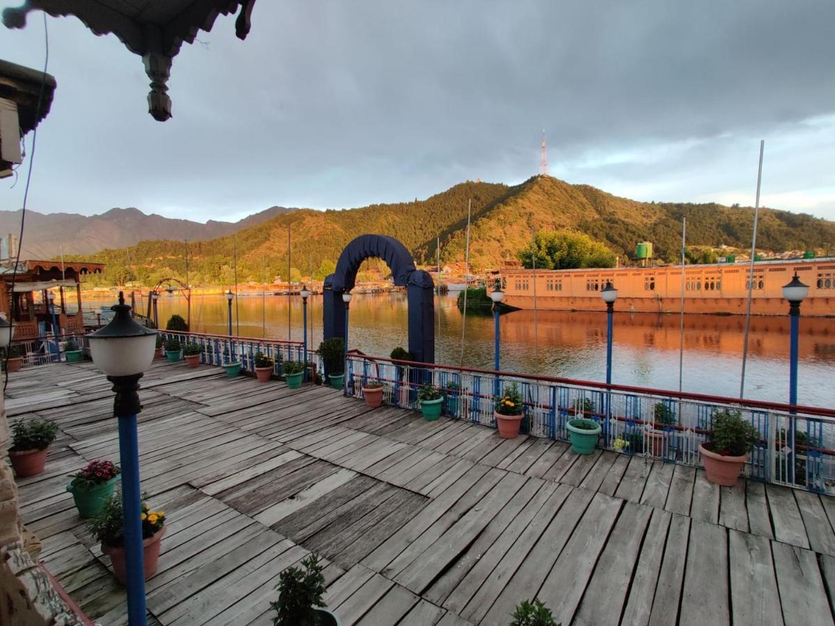 Aziz Palace Group Of Houseboats Srinagar  Exterior photo