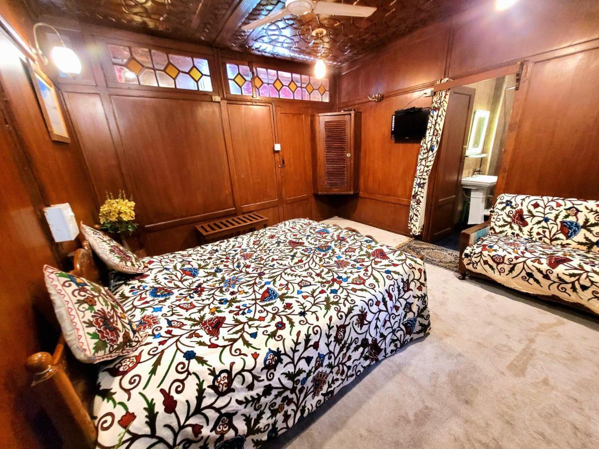 Aziz Palace Group Of Houseboats Srinagar  Exterior photo