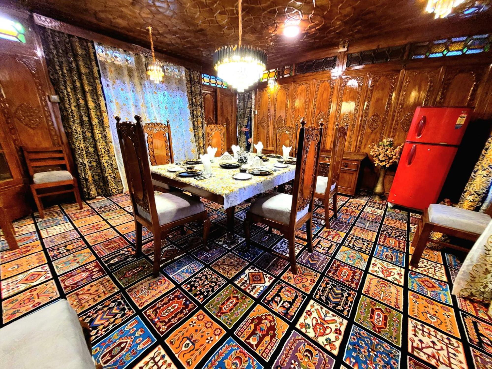 Aziz Palace Group Of Houseboats Srinagar  Exterior photo