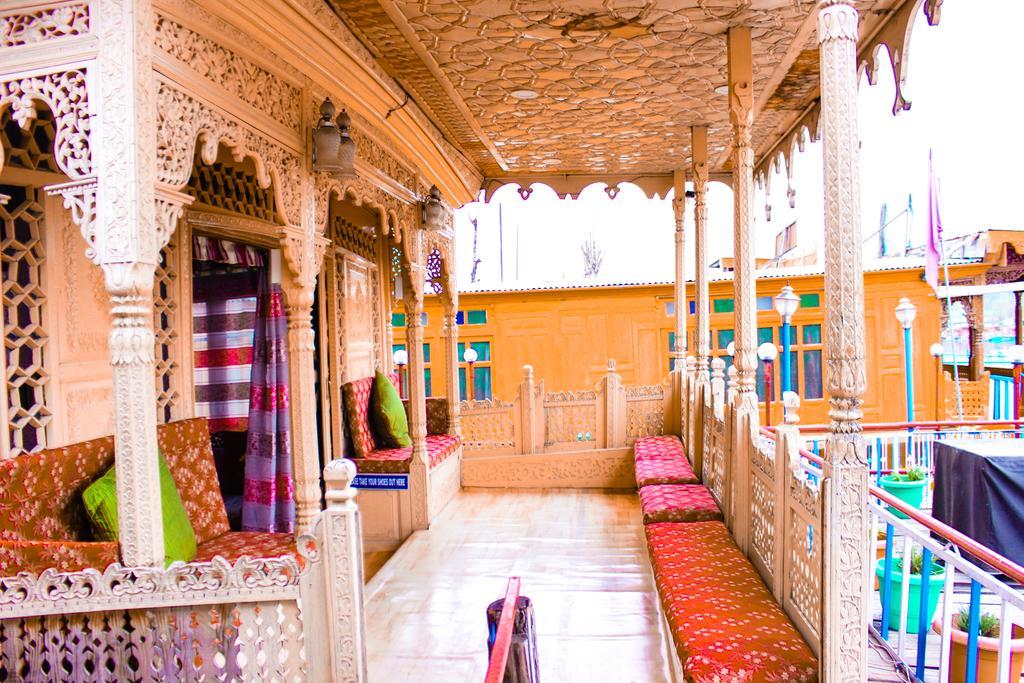 Aziz Palace Group Of Houseboats Srinagar  Exterior photo