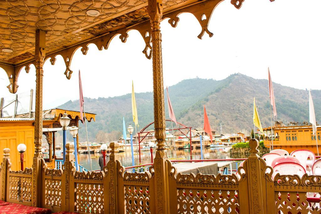 Aziz Palace Group Of Houseboats Srinagar  Exterior photo