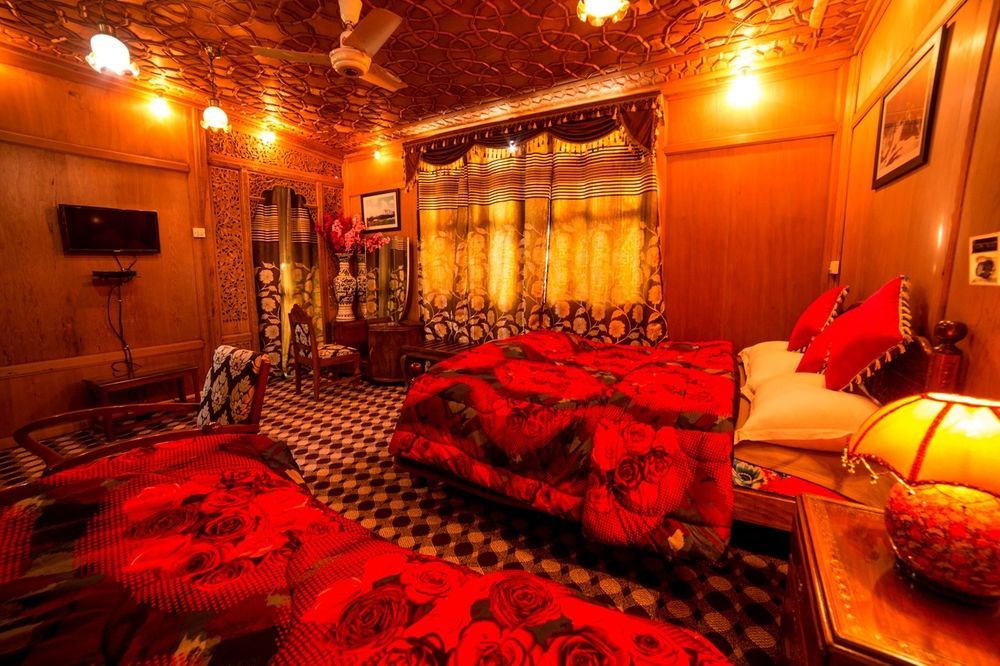 Aziz Palace Group Of Houseboats Srinagar  Exterior photo
