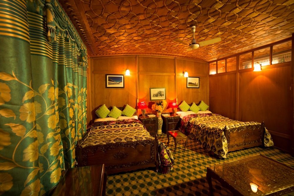 Aziz Palace Group Of Houseboats Srinagar  Exterior photo