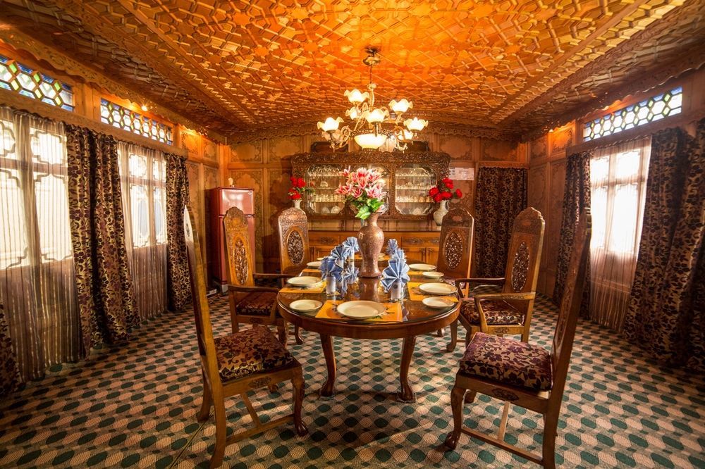Aziz Palace Group Of Houseboats Srinagar  Exterior photo