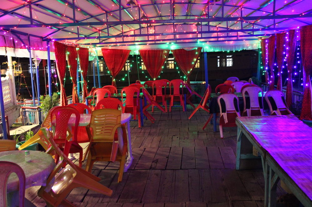 Aziz Palace Group Of Houseboats Srinagar  Exterior photo