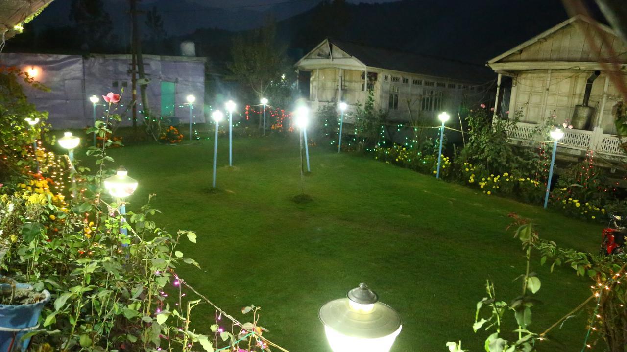 Aziz Palace Group Of Houseboats Srinagar  Exterior photo