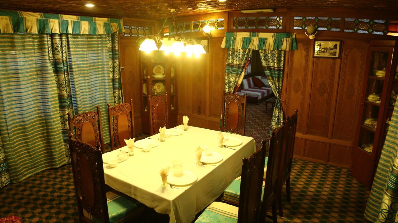 Aziz Palace Group Of Houseboats Srinagar  Exterior photo